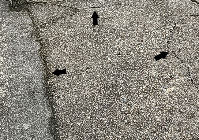 コンクリート床　ひび割